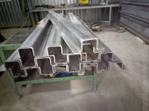 Гнутий коритний профіль 60х40х30х3, 2 мм. рівнополочний
