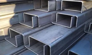 Швеллер гнутый 100х50х6 мм. стальной равнополочный